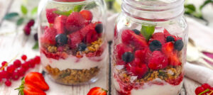 Summer berry breakfast jars-ft